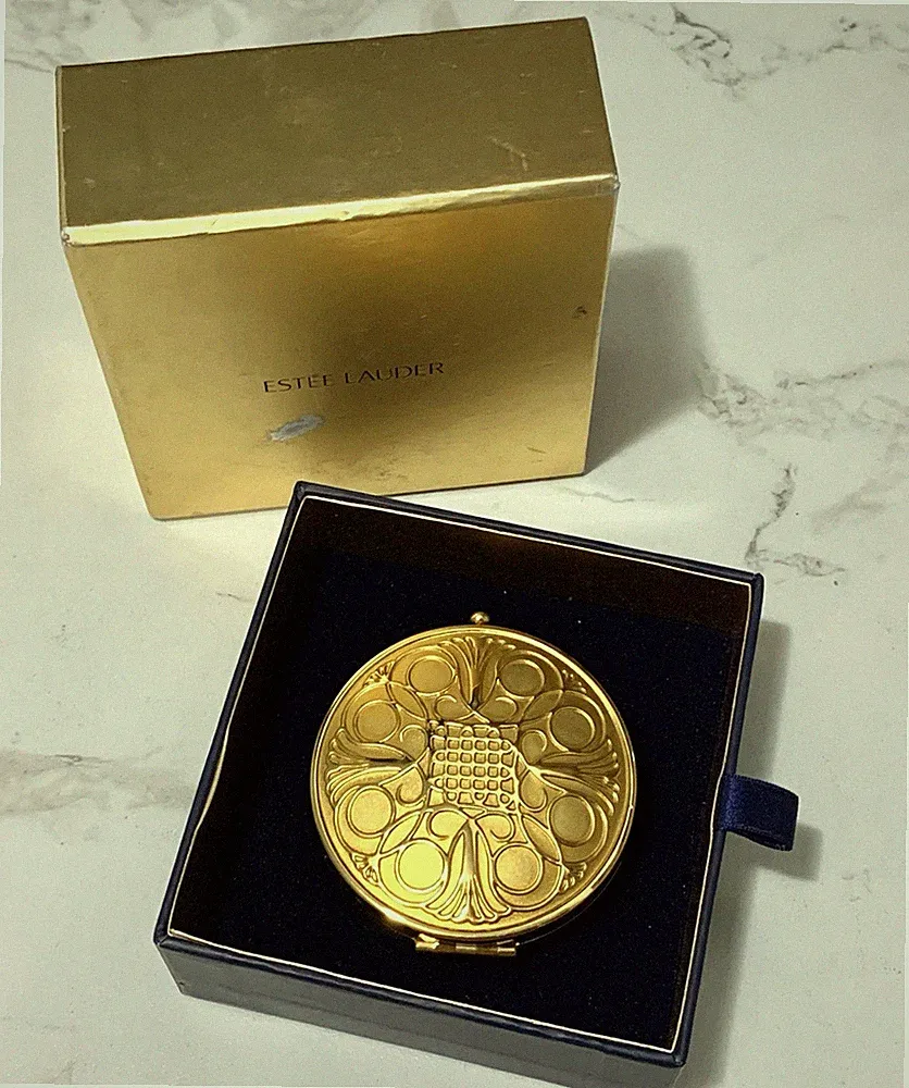 Estee Lauder Solid Perfume Powder Compact 2004 Nouveau Chic with powder (#m8)