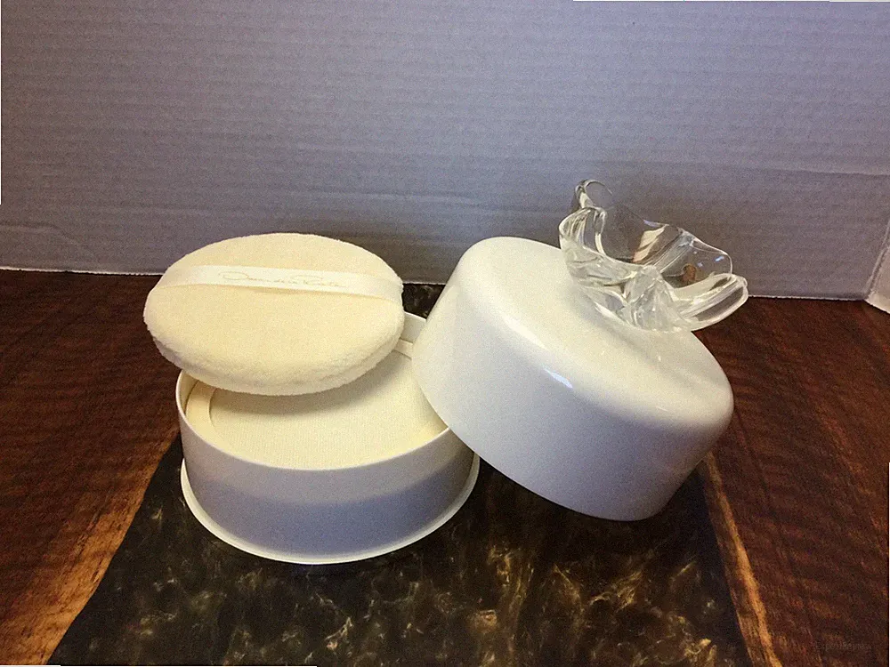 Oscar de la Renta Perfumed Dusting Powder 3 oz / 85 g for Women, New